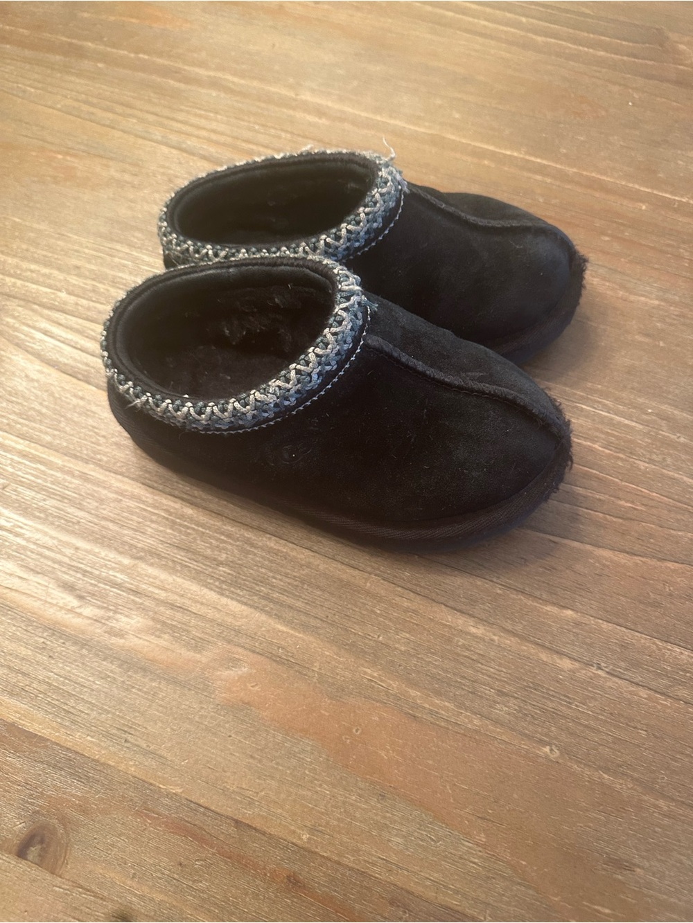 UGG Kids Tasman Black Slip-On Plush Slippers with Braided Trim